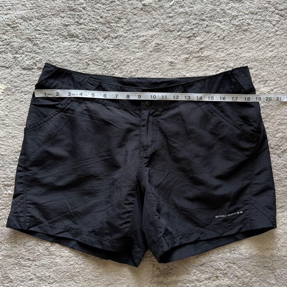 Columbia Black Coral Point ll Shorts | L - Picture 6 of 9